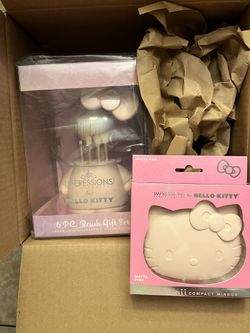 Hello Kitty Brushes And Compact Mirror