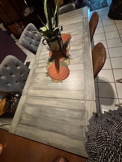 Dinning room table and chairs