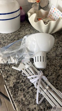 FREE WHITE DESK LAMP