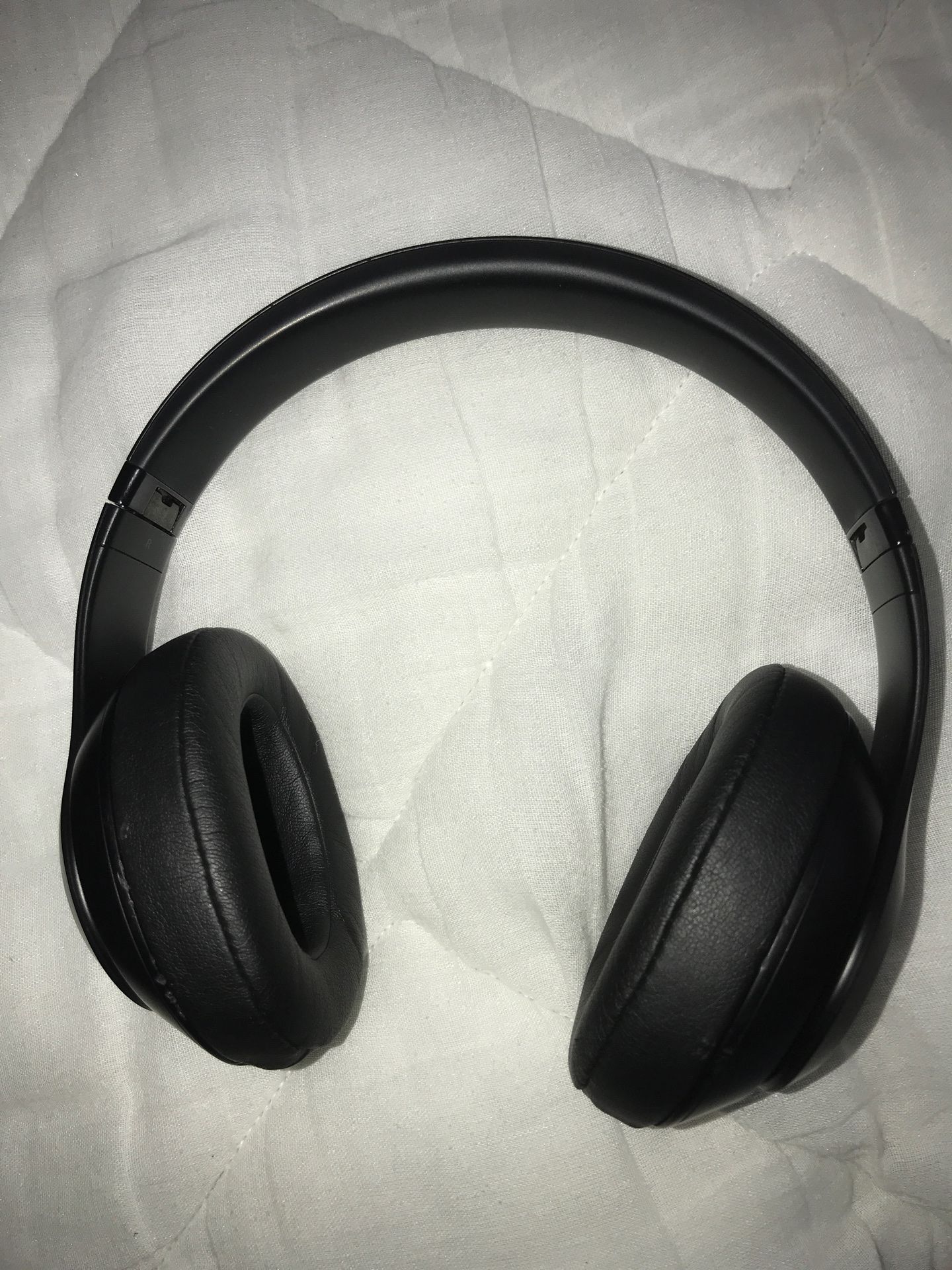 Beats studio 3(WILL TRADE FOR APPLE WATCH 1-3)