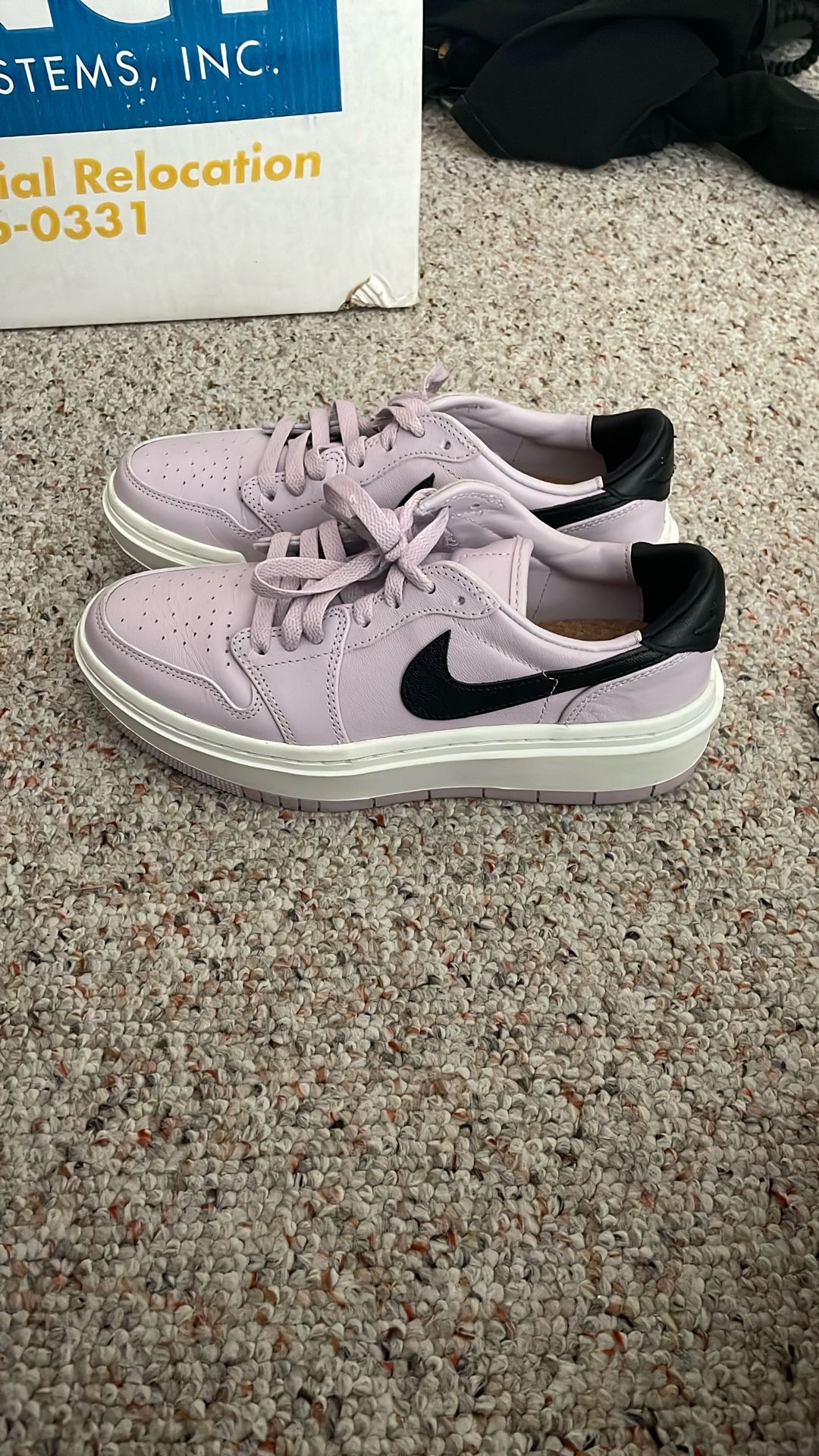 Women’s Nike Shoes Size 7.5