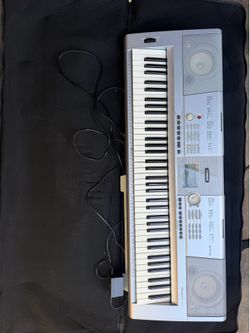 Yamaha piano keyboard DGX-203
