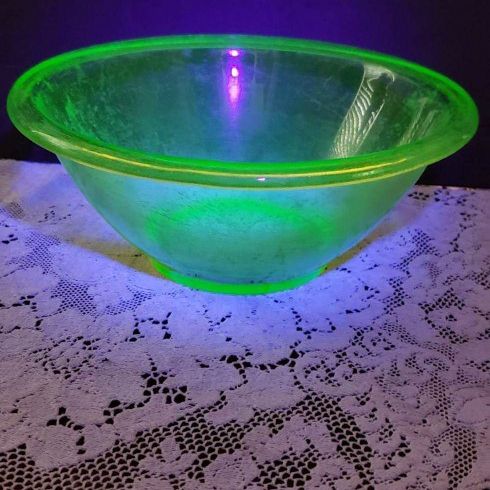 Sold at Auction: PAIR OF GREEN ANCHOR HOCKING DEPRESSION GLASS BATTER BOWLS