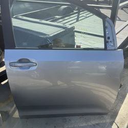 2013 Toyota Sienna Right Front Door $500