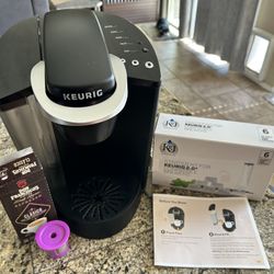 Keurig coffee maker with accessories