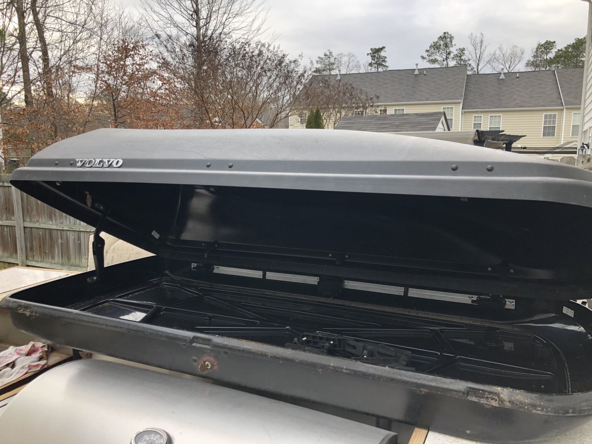 Volvo Roof Cargo Carrier Box Model 8698140 Retail $450