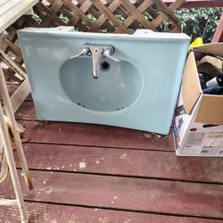 Carolina Blue Sink (Used)