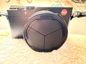 Leica D-LUX (Typ 109) Digital Camera (Black) With Accessories (MINT)