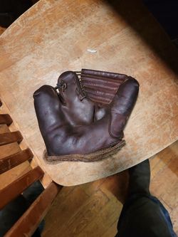 1947 2 finger mitt.
Ballhawk