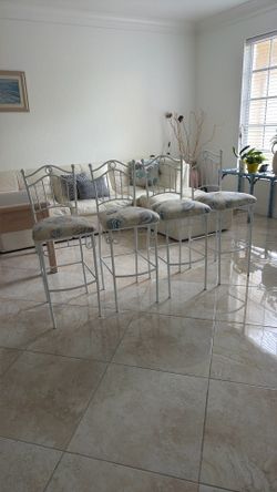 4 Barstools 29' seat tall $200