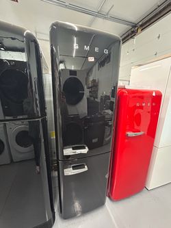 BLACK SMEG FOR SALE 24”