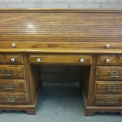 Beautiful Vintage Oak Roll top Desk