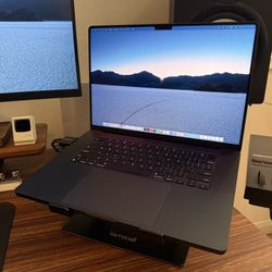 MacBook Pro 16 / M4 Max / 48GB RAM / 1TB Storage - for sale or trade