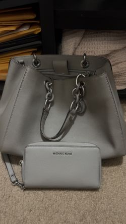 Grey Micheal Kors Purse With Matching Wallet 
