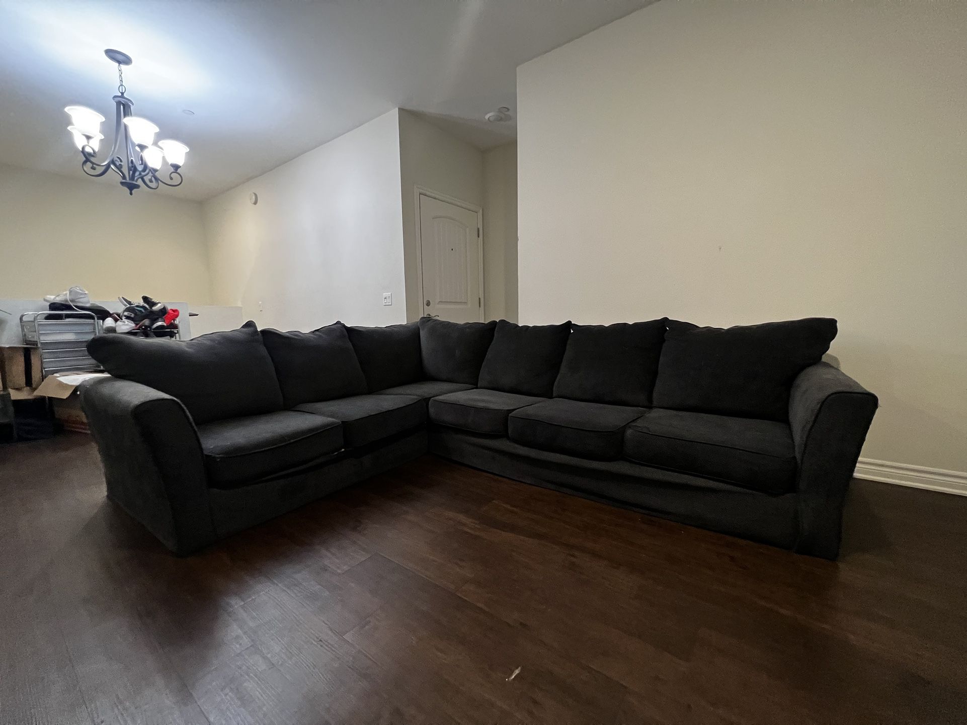 FREE L-SHAPE COUCHES