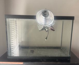 30 Gallon Fish Tank W| Light