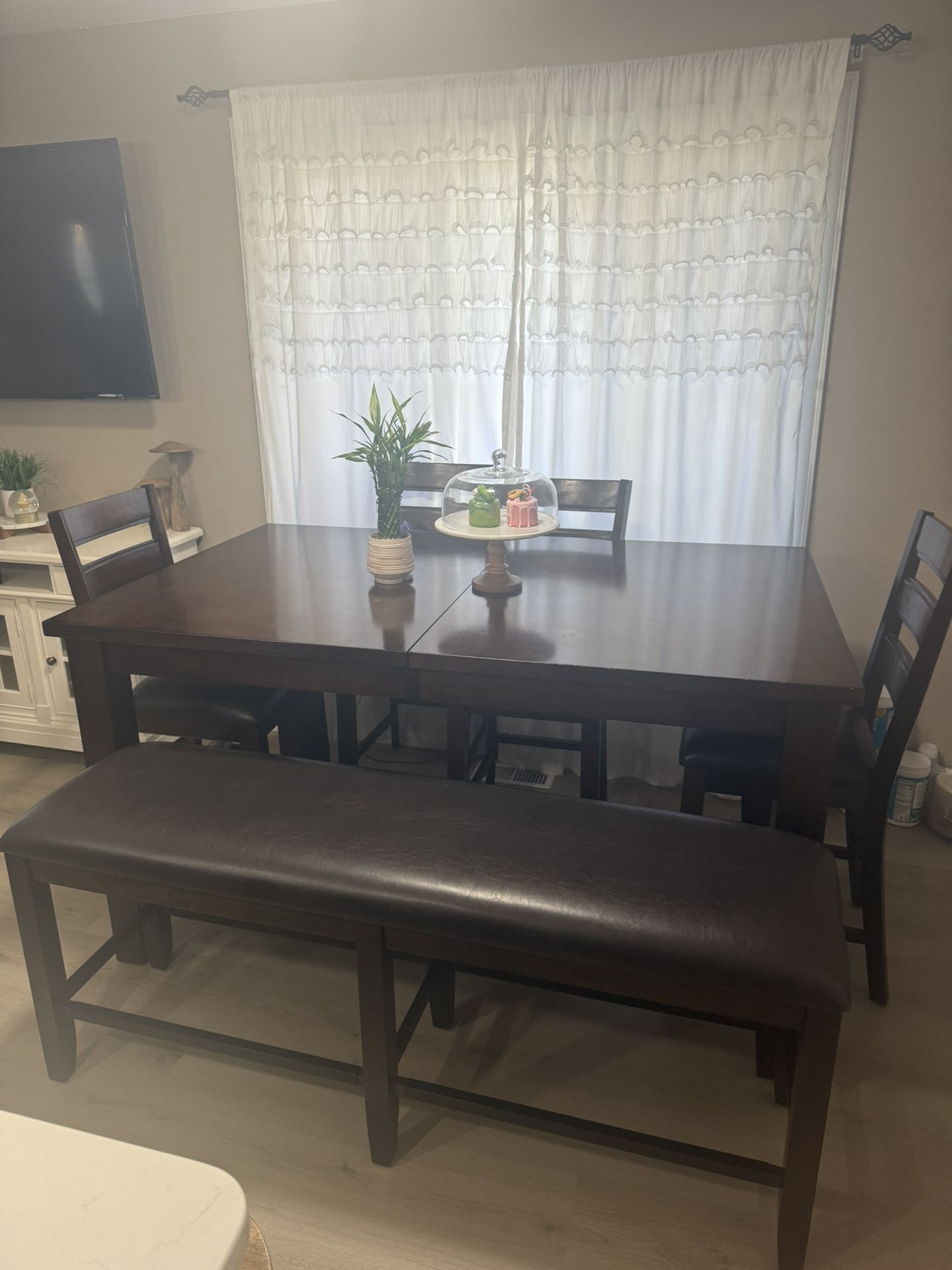 Solid Wood Dinning Table With Bench And Chairs