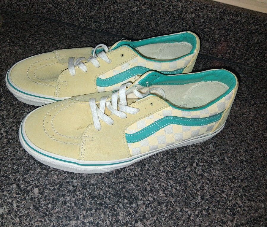 vans size 10.5 shoes 40 dollar each