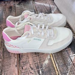 Skechers Size 10 Women’s Leather  Sneakers 