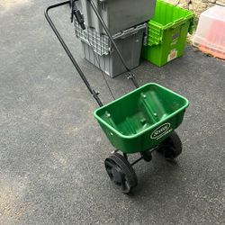Scott’s Fertilizer Spreader / Ice Melt 