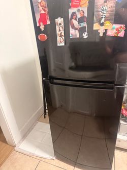***Refrigerator**