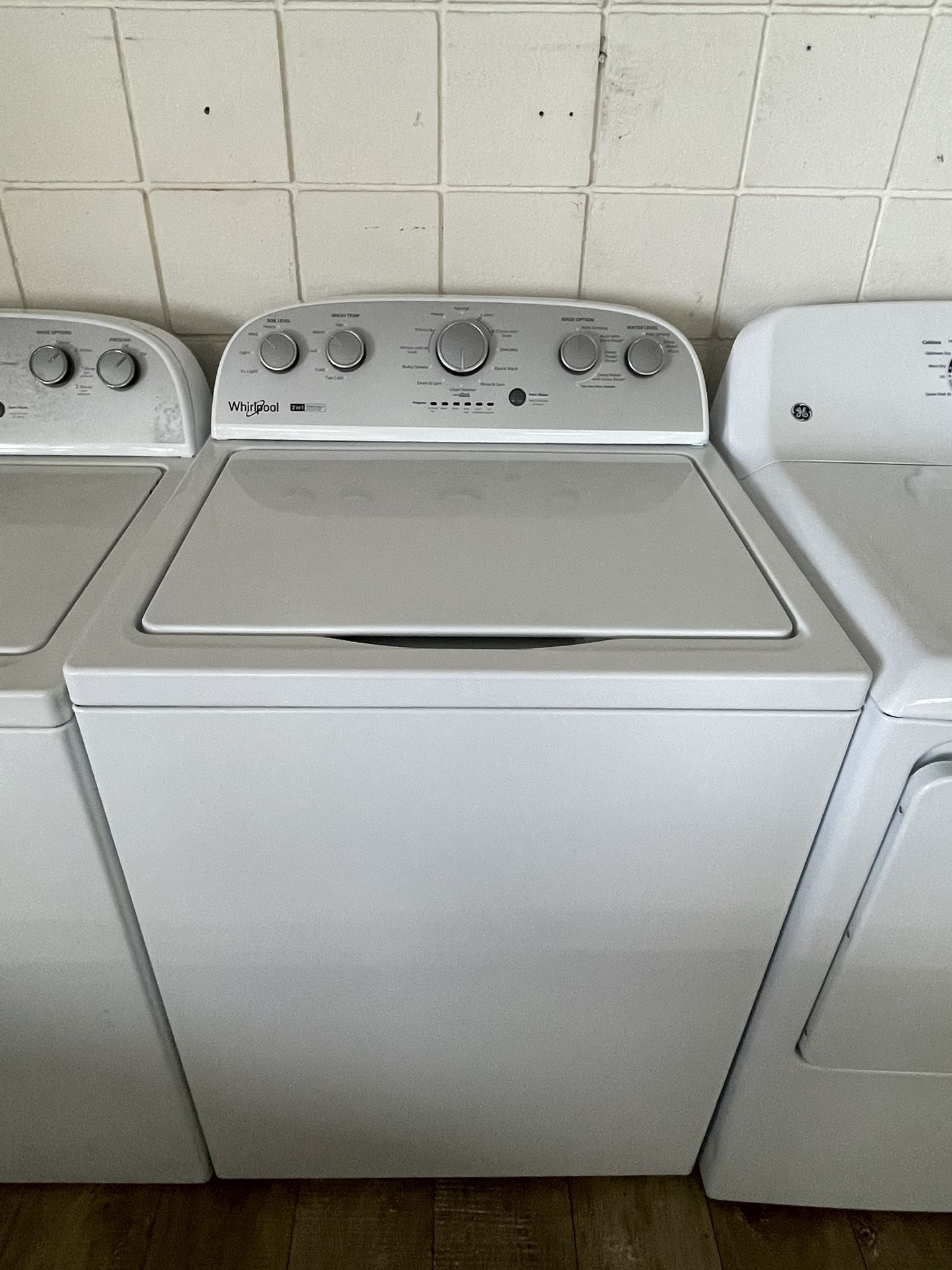Whirlpool Large Capacity Auto Sensing Smart Washer In Excellent Working Condition 