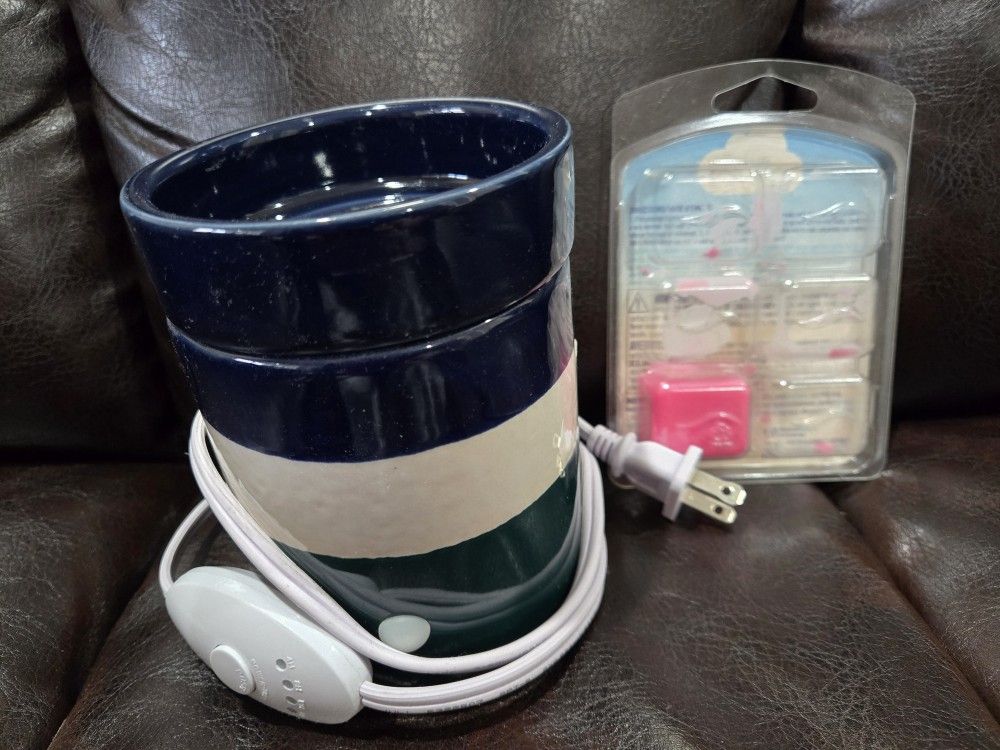 Like new Mainstays ceramic Fragrance wax Warmer No bulb Built in timer + 1 wax