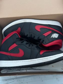 Nike Air Jordan 1 Mid Black Red