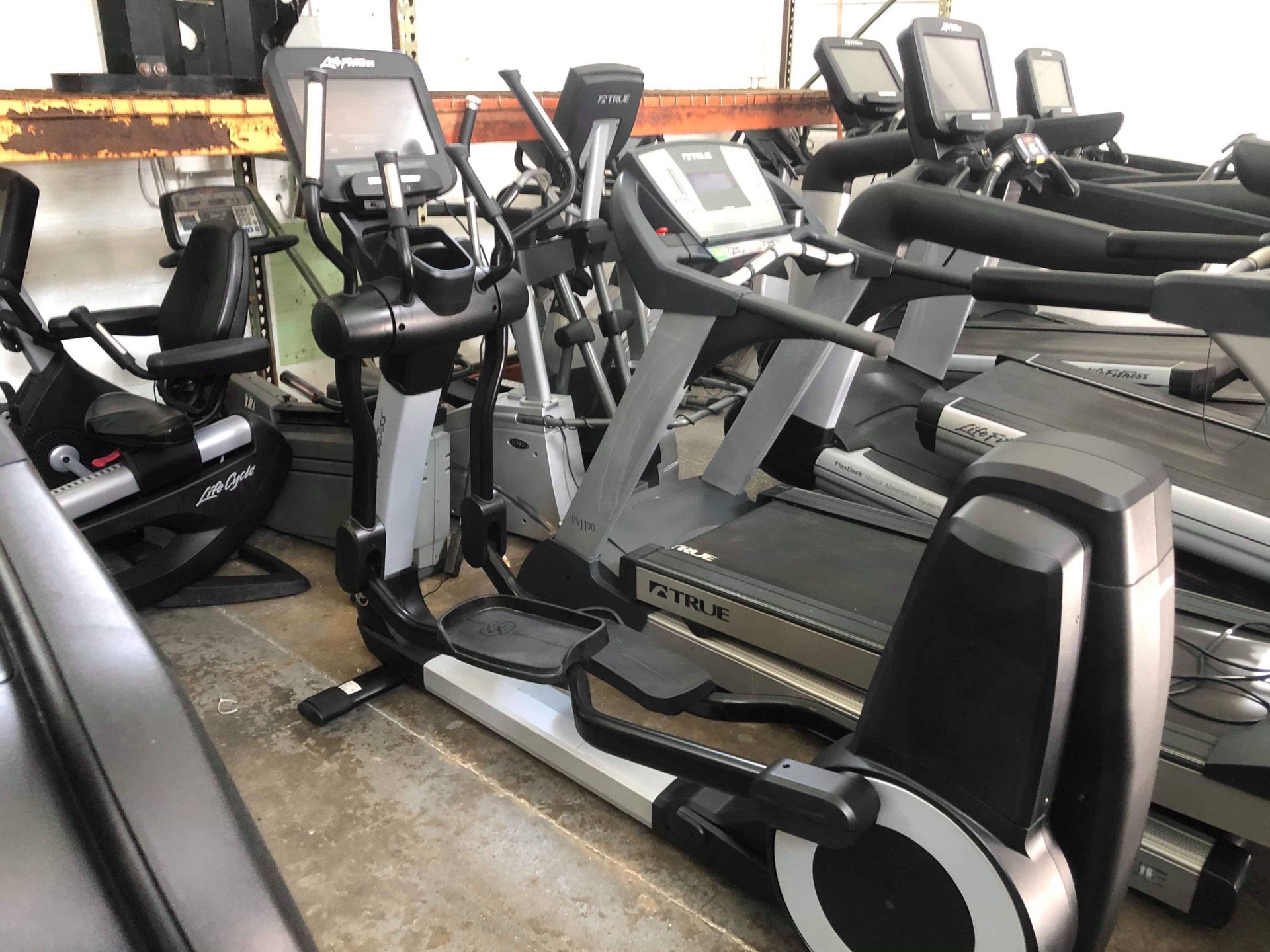 Life Fitness Elevation SE3 95X Elliptical- Excellent Condition- Top Of The Line