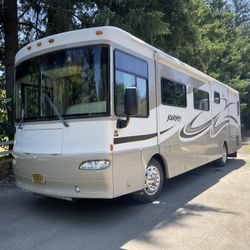 2004 Winnebago Journey