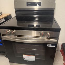 Stove and microwave set BRAND NEW