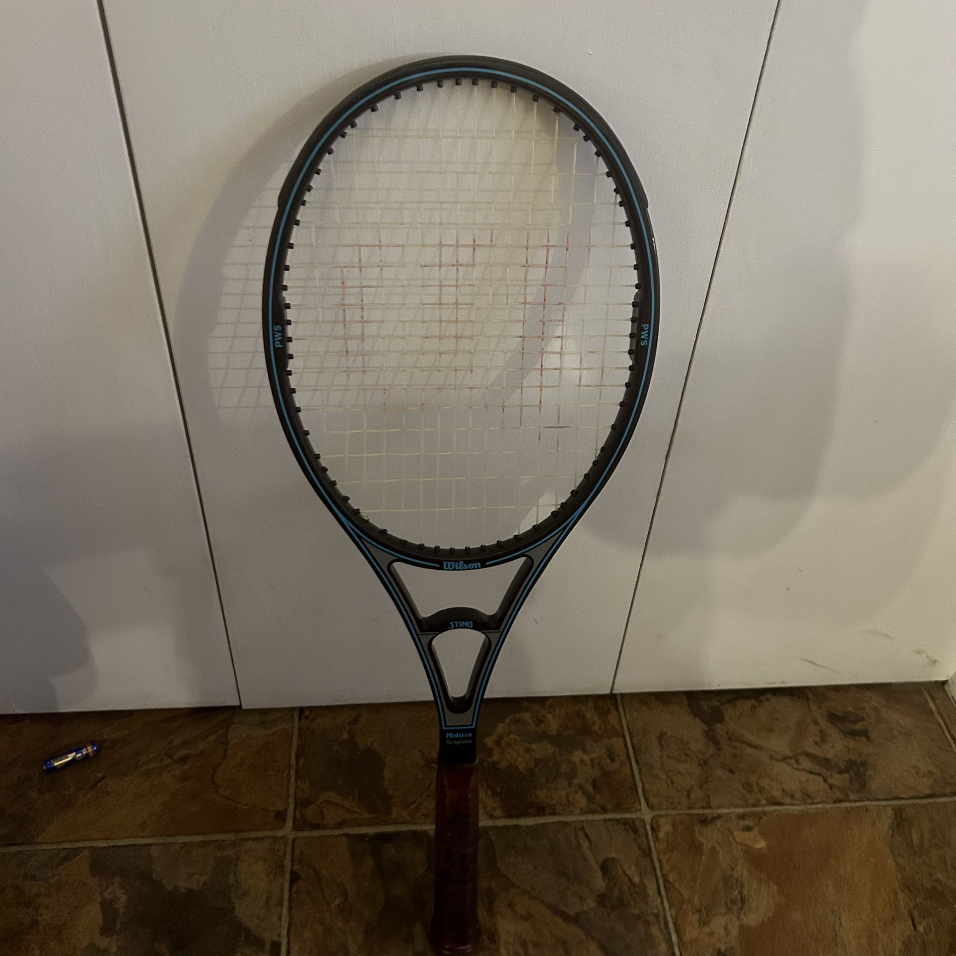 Wilson Sting Midsize Graphite Tennis Racquet Racket 4 5/8"