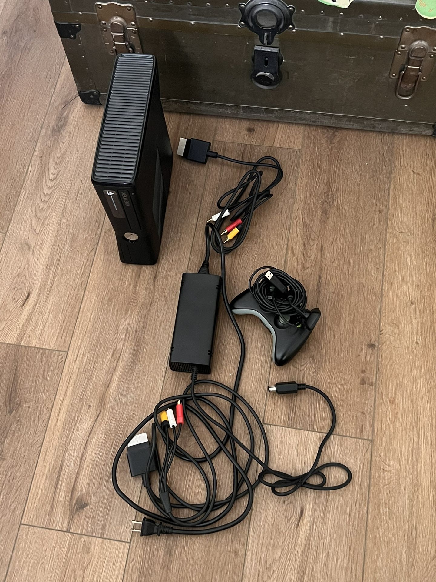 XBOX 360 + 8 Games