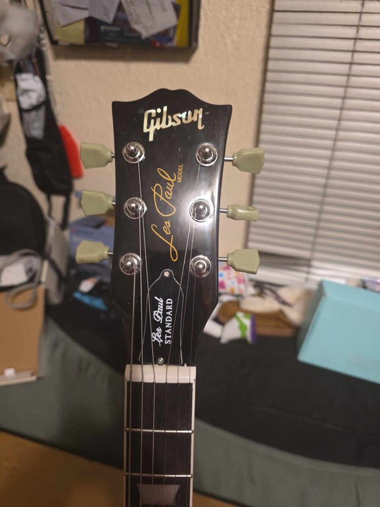 Gibson Guitar