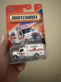 MATCHBOX 2025 MBX RESCUE 24/125 - INTERNATIONAL TERRASTAR WHITE