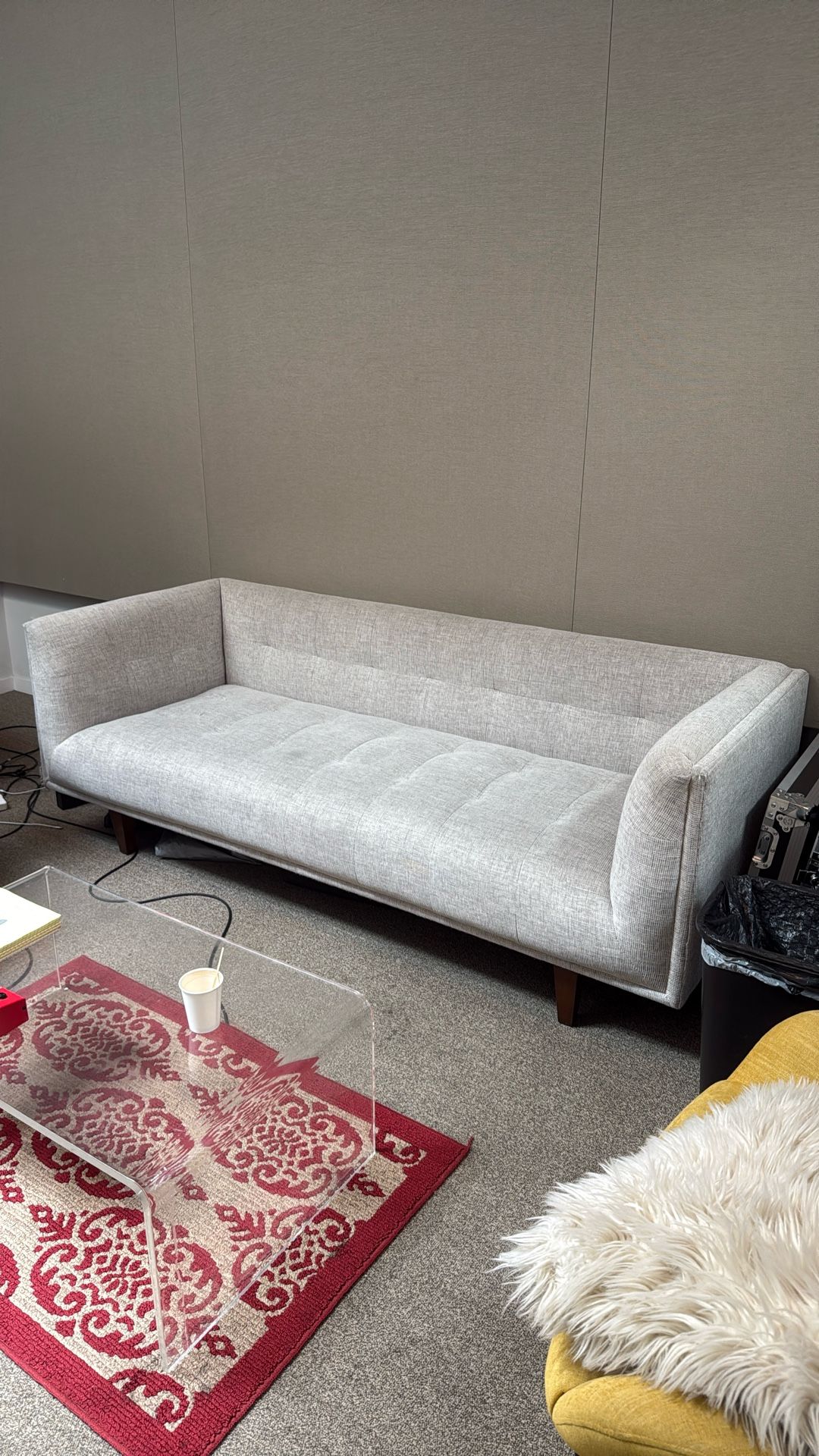Article Cirrus Modern Couch
