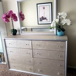 Dresser With Mirror 
