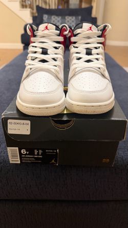 Jordan 1 mids