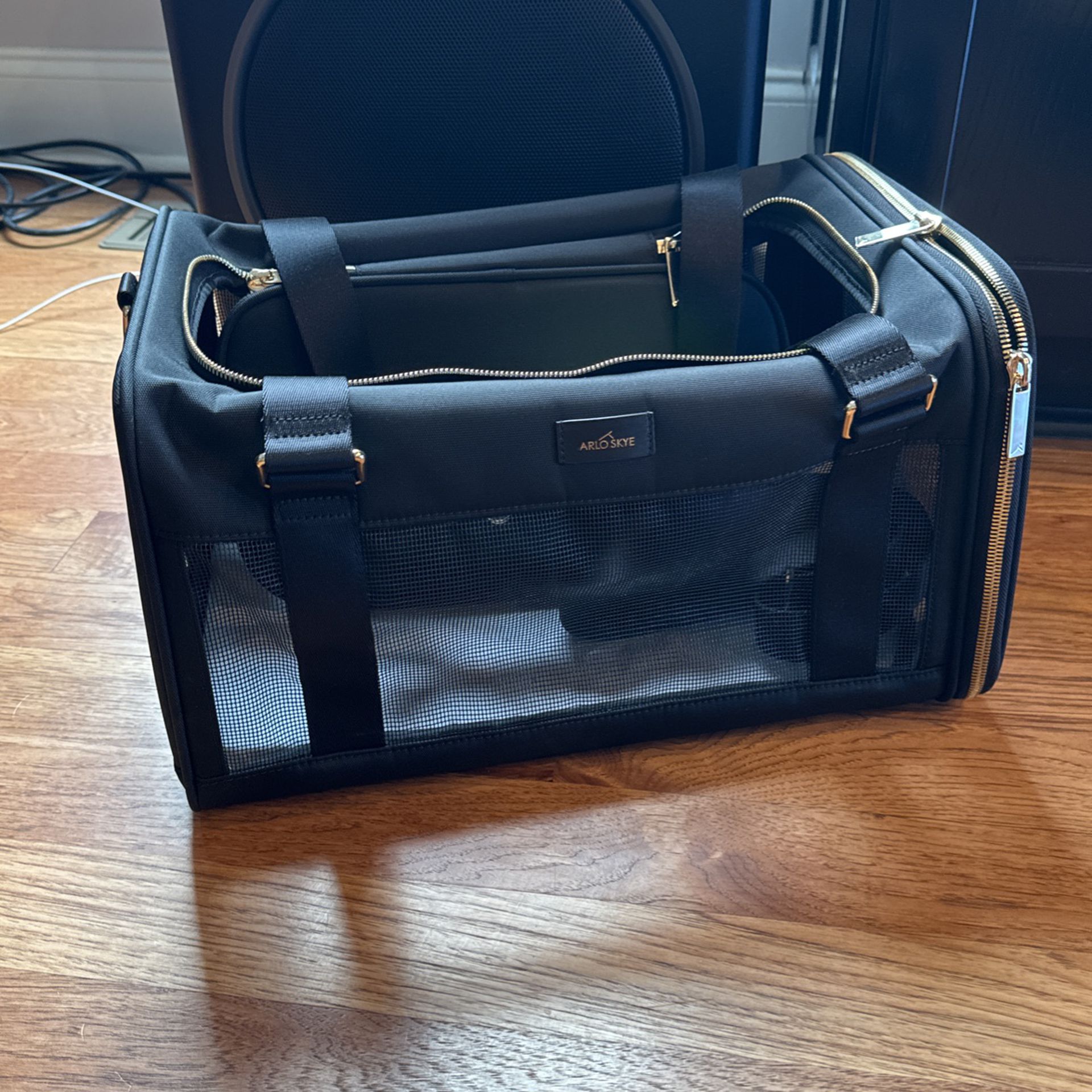 ArloSkye Large Dog Carrier—Only Used Once! 