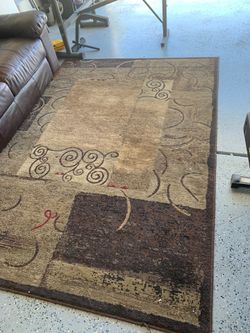 brown n light brown carpet 92”x 64.5”