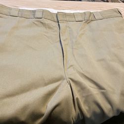 Dickies Pants Mens 46x32 ,  Flat Front Workwear Tan Khaki, Side pockets, NEW !!