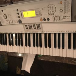 Yamaha Ypt-300 Electronic Portable Keyboard