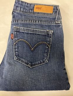 Women’s Levi’s Size 5 S/C