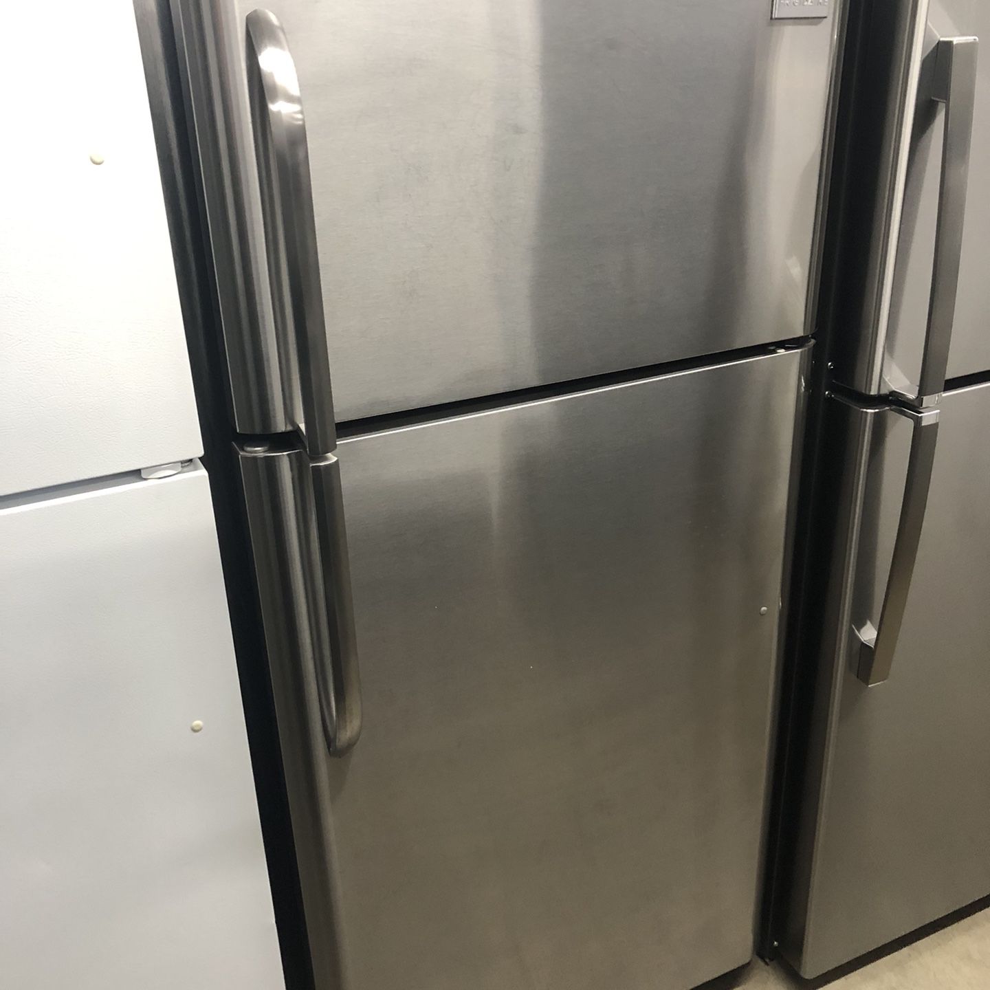 Frigidaire Top Freezer Refrigerator 