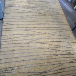 Area Rug 5’6” x 8’6” 