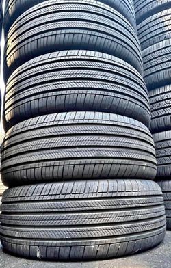 235/45/18 Michelin 📍📍 Vendo un set de llantas con 80% de vida las 4 📍🌟