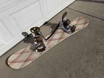 Jeen Yus Forum Snowboard 152 cm with Burton Freestyle Bindings size large