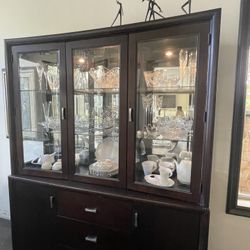 Elegant Modern China Cabinet 