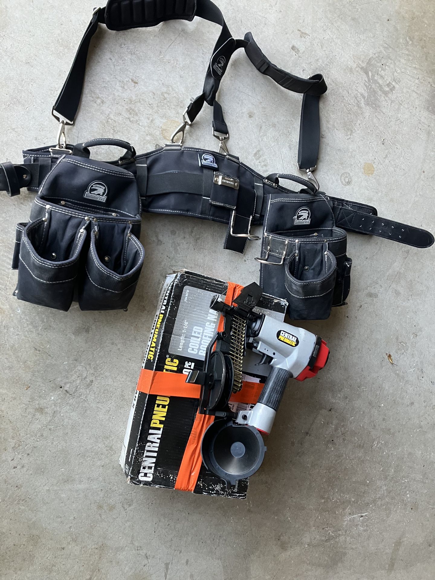 Roofing Nailer With A Box Of Nails And Carpenter Bag. 3 items Not Selling Separately. Price Is Firm. Cash Only.
