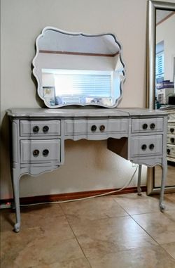 $200 OBO French Provincial Vanity /Mirror
